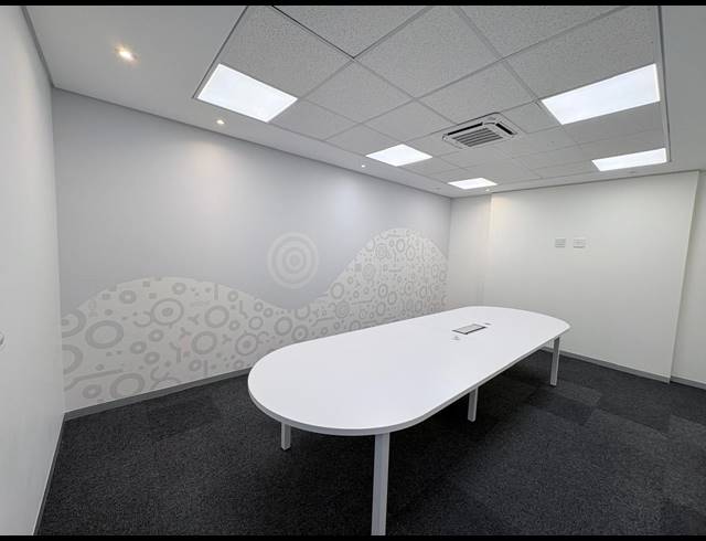 424M² OFFICE TO LET IN MIDRIDGE PARK
